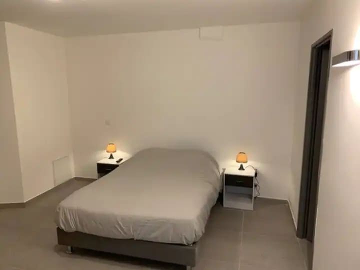 Location d'un logement entier : grand appartement de 3 chambres en hyper centre ville de Chambéry