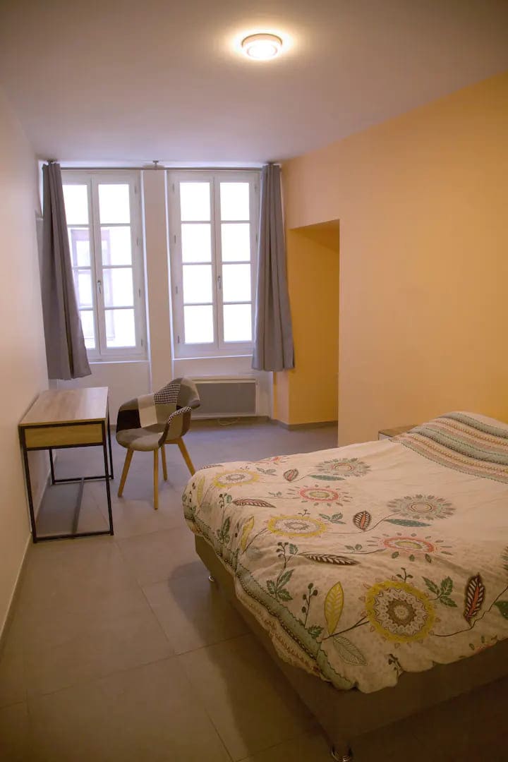 Location d'un logement entier : grand appartement de 3 chambres en hyper centre ville de Chambéry