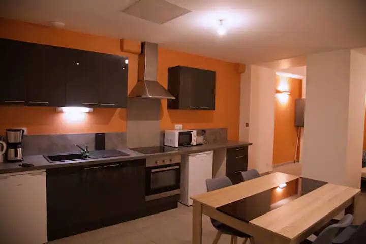 Location d'un logement entier : grand appartement de 3 chambres en hyper centre ville de Chambéry