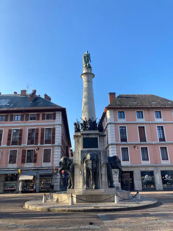 Location logement entier : Appartement place des éléphants à chambéry