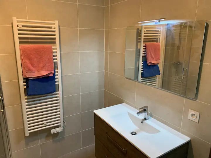 Location d'un logement entier : Grande chambre / Appartement Clara à Chambéry