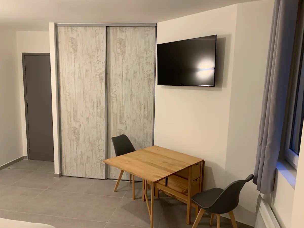 Location d'un logement entier : Grande chambre / Appartement Clara à Chambéry