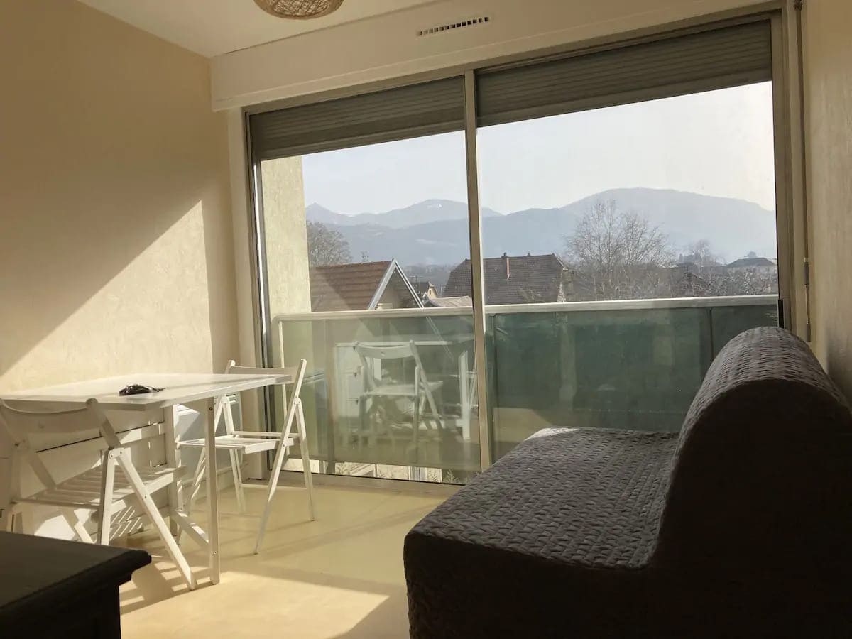 Location d'un logement entier : Studio avec vue sur la montagne à Chambéry
